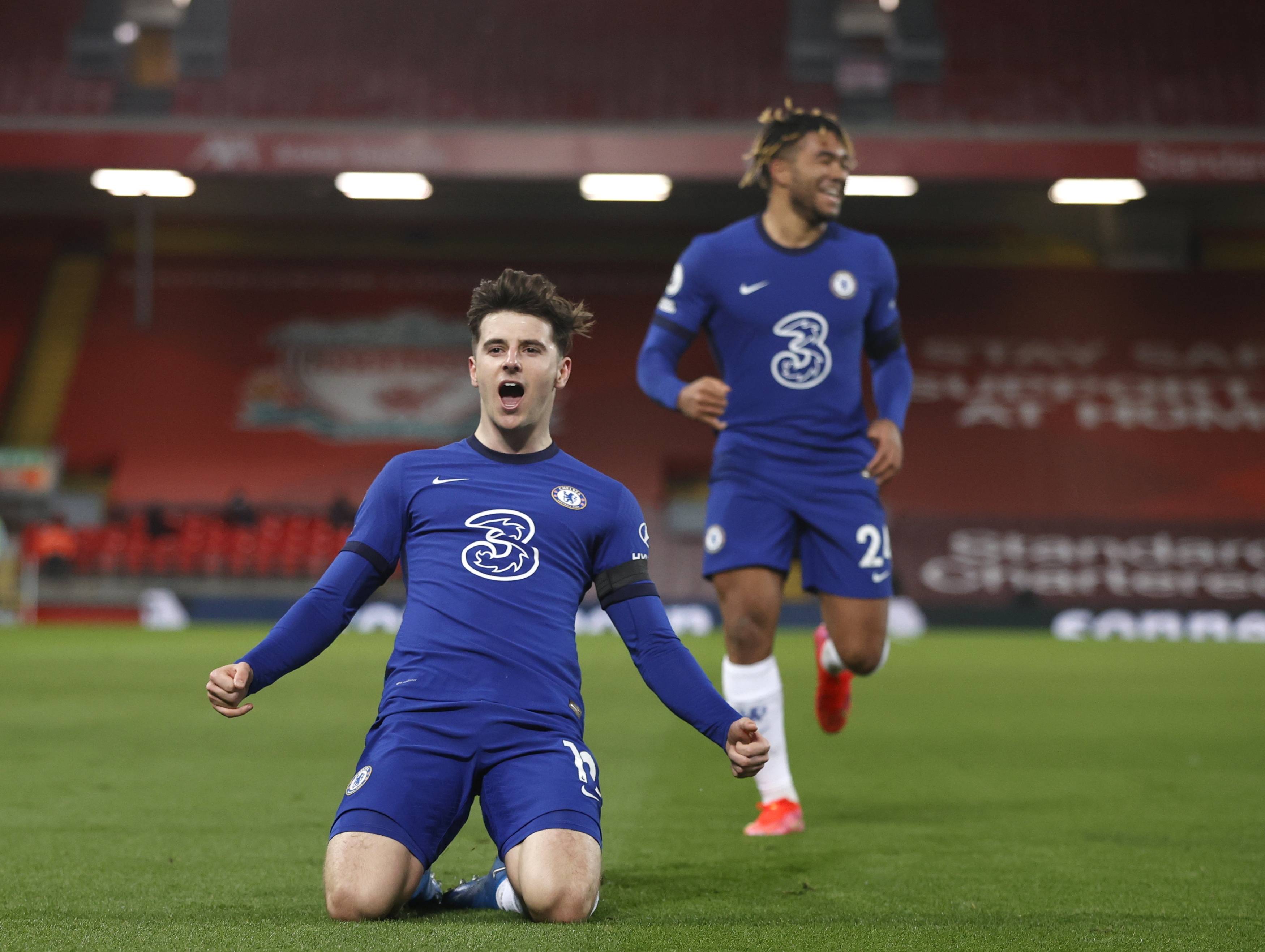 TA：皇马已将阿诺德列为优先引进目标，也在关注波罗、弗林蓬